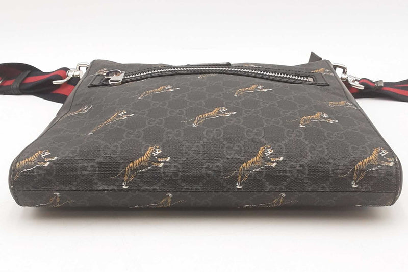 Gucci Supreme Monogram Bestiary Tigers Web Messenger Bag Sd0625orzsa