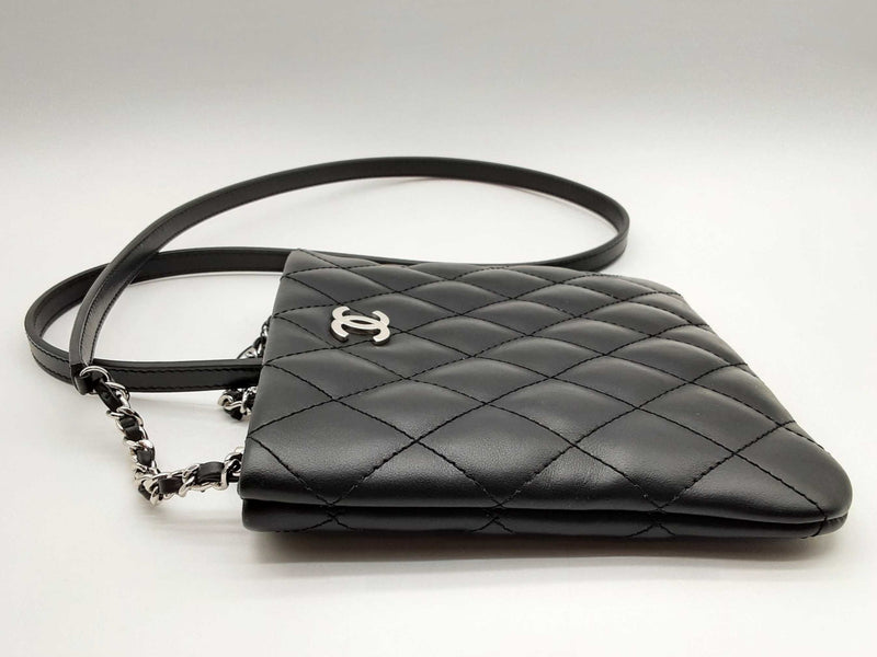 Chanel Uniform Employee Black Quilted Leather Crossbody Do1224irxde