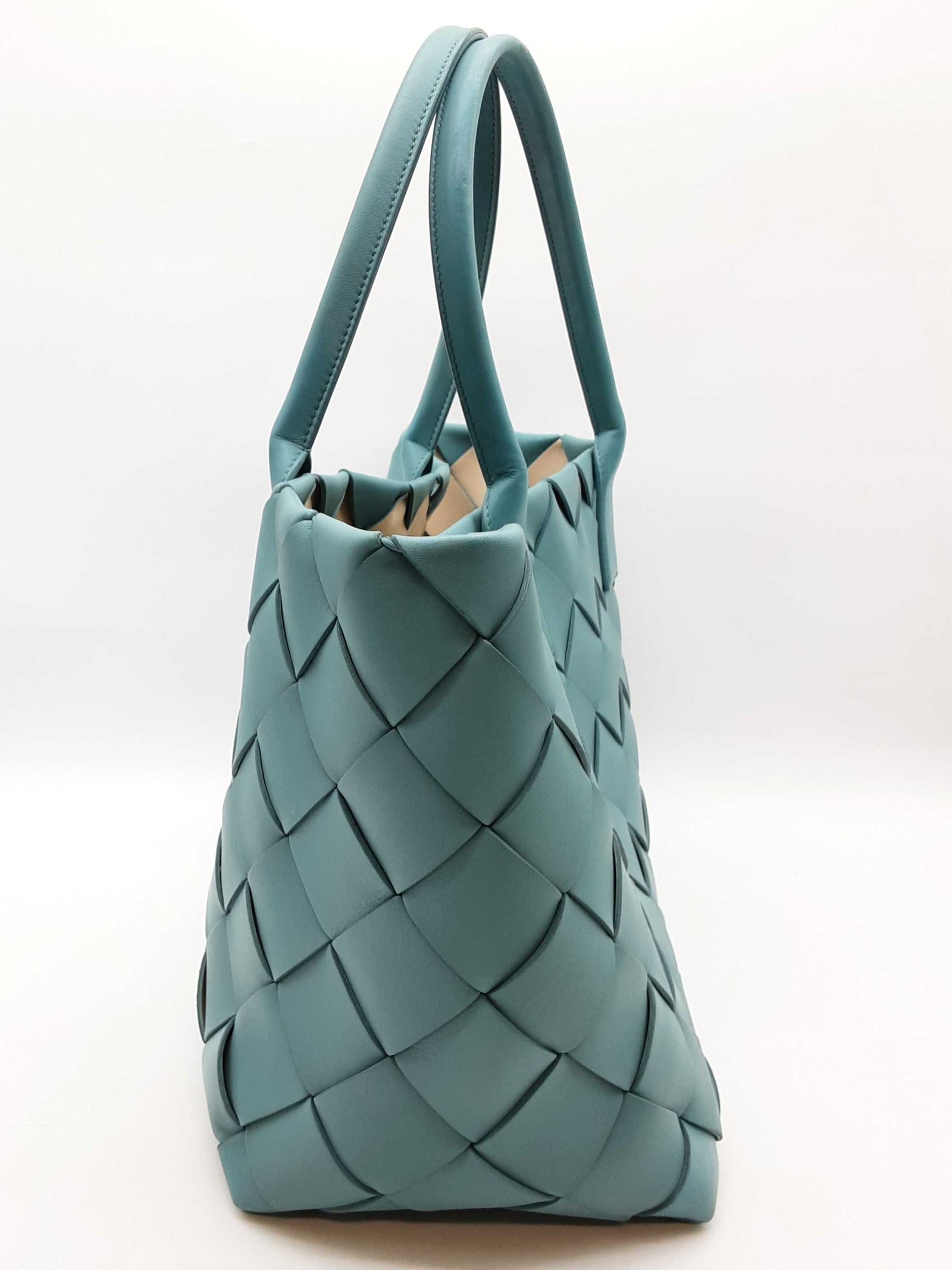 Bottega Veneta Maxi Cabat Intrecciato Teal Leather Tote Bag Bottega Veneta Maxi Cabat Intrecciato Teal Leather Tote Bag