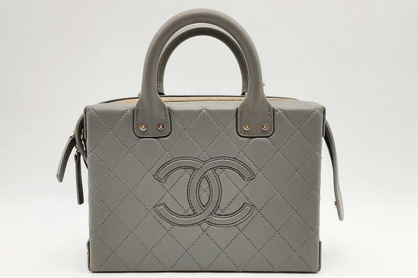 Chanel Quilted Leather Top Handle Vanity Case Eb0224oexzsa