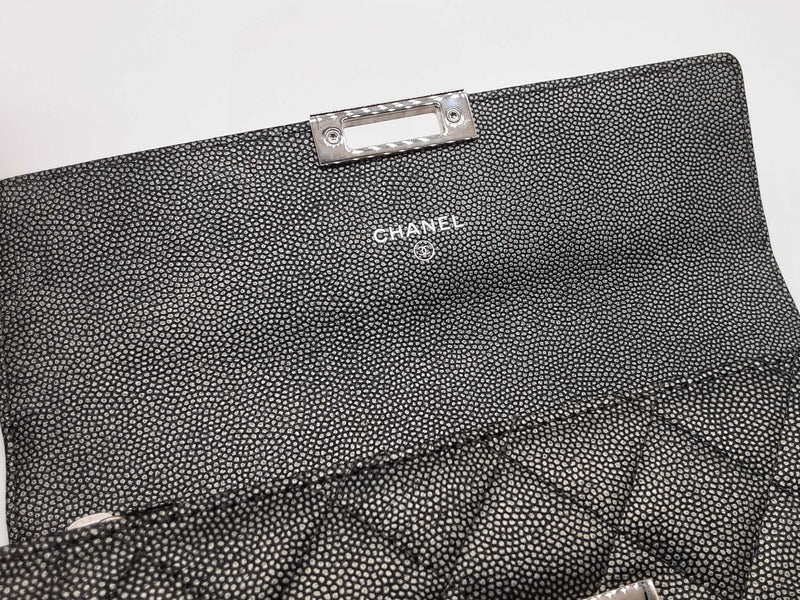Chanel Gusset Dark Gray Metallic Quilted Caviar Leather Flap Wallet Do0425erxde