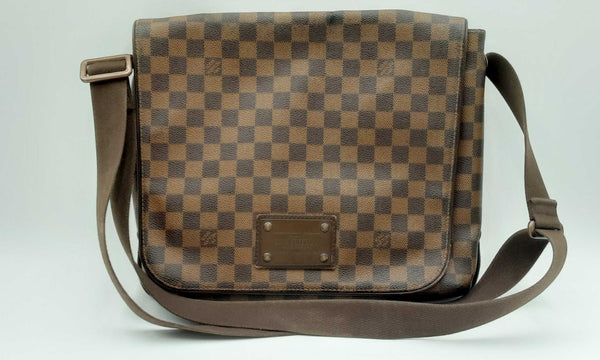 Elegant Louis Vuitton Crossbody Bag
