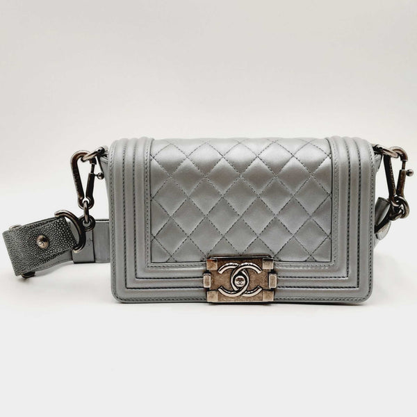 Chanel Silver Quilted Lambskin Crossbody Boy Bag (OLXZ) 144010024665 CB/SA