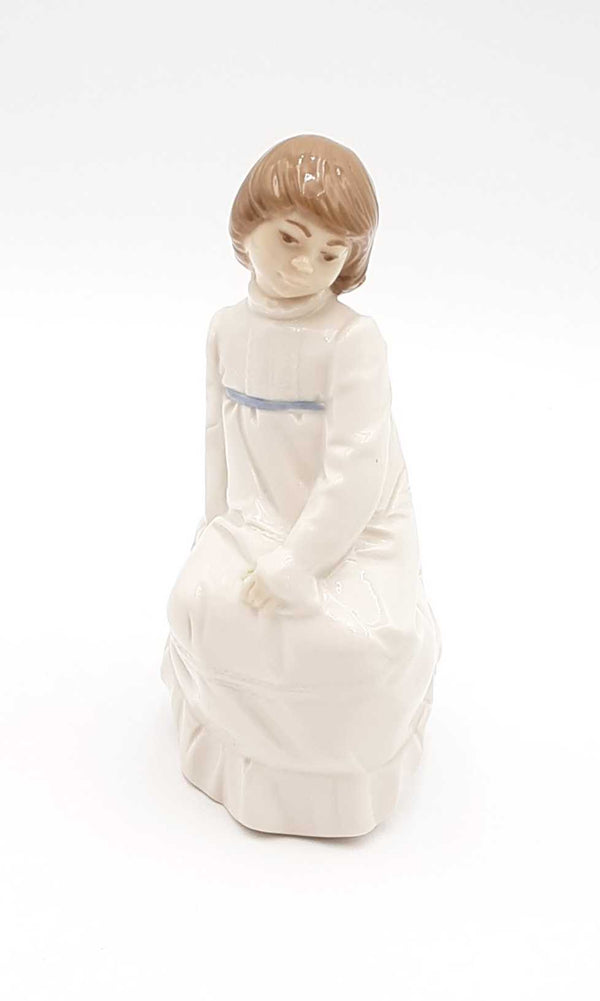 Enrique G. Nadal Girl With Flower Porcelain Figurine Eblrsa 144010000084